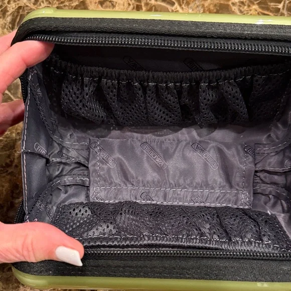 RIMOWA Olive Green Hard Shell Case - Picture 2 of 4